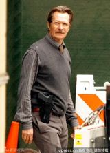 组图：《蝙蝠侠前传3》洛杉矶赶拍 海瑟薇造型魅惑