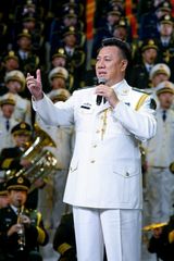组图：双拥晚会 大合唱《没有共产党就没有新中国》