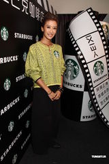 组图：谢婷婷澄清谢贤暴瘦传闻 全家旅行谢霆锋买单