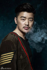 组图：赵锦焘坏男孩写真 重新定义雅痞风