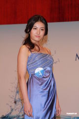 组图：20位亚姐性感亮相秀美腿 否认被逼剃毛