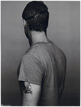 高清图：布拉德-皮特精致八字胡变温柔杀手