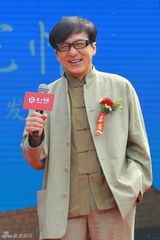 组图：成龙代言豪宅谈文化传承 与王刚互动调侃