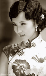 高清图：陈好黑白复古剧照曝光 绝美曲线质感十足