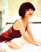 组图：于越大片性感绽放 书写女人最好的时光