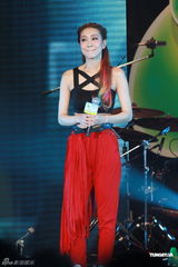 组图：许志安久病不愈无力与郑秀文庆生