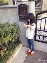 组图：童年小龙女演员超萌生活照 可爱似洋娃娃