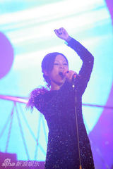 幻灯图：彭佳慧北京发片 齐秦助阵对唱情歌