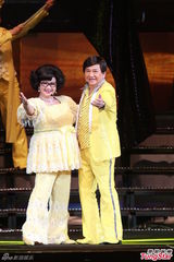 组图：曾志伟薛家燕扮肥姐 郑欣宜隔空寄思念