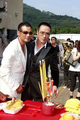 组图：《热爱岛》开镜 任达华陈冲亲密现身