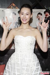 组图：梁洛施手语演绎歌曲 与李泽楷还有联络