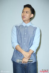 组图：林宥嘉出席新书签售 不承认与邓紫棋游学