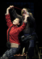 组图：新版《白毛女》首演 谭晶获王昆高度肯定