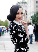 组图：霍思燕纽约拍杂志 复古优雅尽显灵动大气