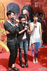 组图：钟嘉欣发生车祸 田蕊妮笑杜汶泽非巨雕