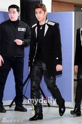 组图：韩国偶像组合神话15周年演唱会