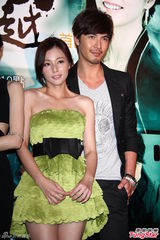 组图：陈怡蓉爆乳短裙坦言喜欢刺激床戏