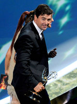 组图：艾美奖现场 凯尔-钱德勒获剧情类男主角奖