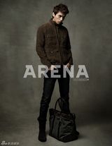 高清图：李东旭帅气登时尚杂志 眼神冷峻型男魅力