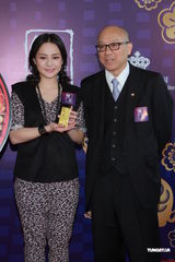 组图：阿娇(钟欣桐)自嘲没钱 患感冒声音沙哑出席活动