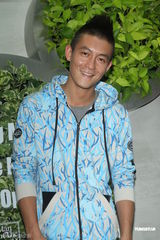 组图：陈冠希赴台宣传潮店 将携女友香港庆生