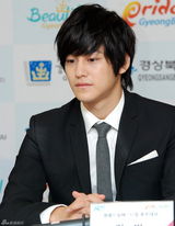 高清组图：金范任韩流宣传大使 委任式亮招牌笑容