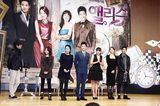 高清图：朴施厚文根英宣传《清潭洞爱丽丝》