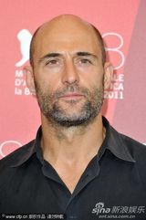 组图：《锅匠裁缝士兵间谍》发布 影帝费尔斯受瞩目