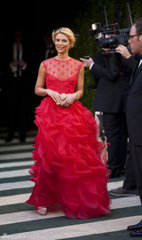 高清组图：奥斯卡派对克莱尔-丹妮斯玫红色礼服