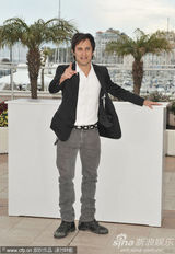 金摄影机奖评审团记者会 主席盖尔-加西亚帅气亮相