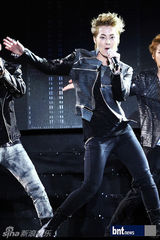 组图：韩团f(x)EXO-M等亮相上海K-POP音乐演唱会