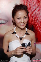 组图：蔡卓妍推新碟主打歌 自曝接受物理治疗