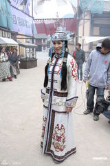 组图：《建元风云》胡军佘诗曼谈情 吴樾曝乞丐装