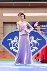 幻灯图：古巨基澄清女友未怀孕 黎耀祥过不成父亲节 