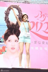 组图：BY2为新EP和写真造势 超短裙秀美腿