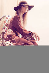 组图：泰勒-斯威夫特《嘉人》乡村风情