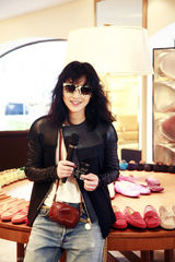 组图：陈燃客串主持介绍时尚理念 逛店卖萌显童心