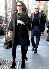 组图：道格拉斯患癌后暴瘦 携妻儿外出享天伦