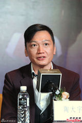 组图：秦海璐王新军合作新剧发布会秀甜蜜