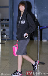 组图：少女时代Kara与IU等结束泰国公演飞抵韩国