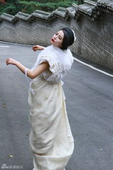 高清图：高圆圆韩国拍摄芭莎写真工作花絮5