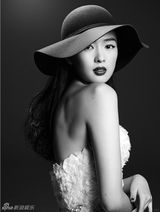 组图：童瑶时尚大片 暗黑系名伶演绎复古华丽