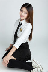组图：颖儿清纯制服写真 校园风格阳光清澈