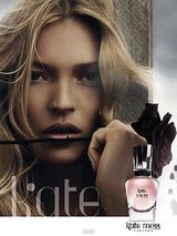 幻灯图集：卡戴珊化身空中美人 明星香水广告大放送