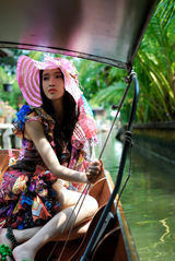 高清组图：龚蓓苾暹罗拍写真 妩媚倩影惹郭富城赞叹