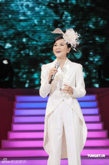 幻灯图集：凤飞飞入行41年 帽子天后欲创凤氏潮牌