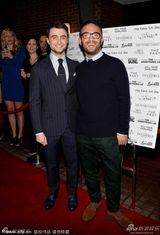 组图：菲丽希缇亮相晚宴 丹尼尔型男范十足