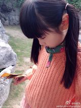 组图：童年小龙女演员超萌生活照 可爱似洋娃娃