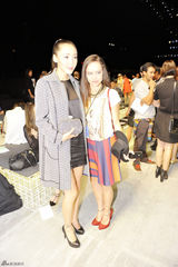 组图：阿筎那亮相纽约时装周 包臀短裙性感