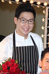 组图：杜德伟《爱她没得救》MV拍摄众星助阵